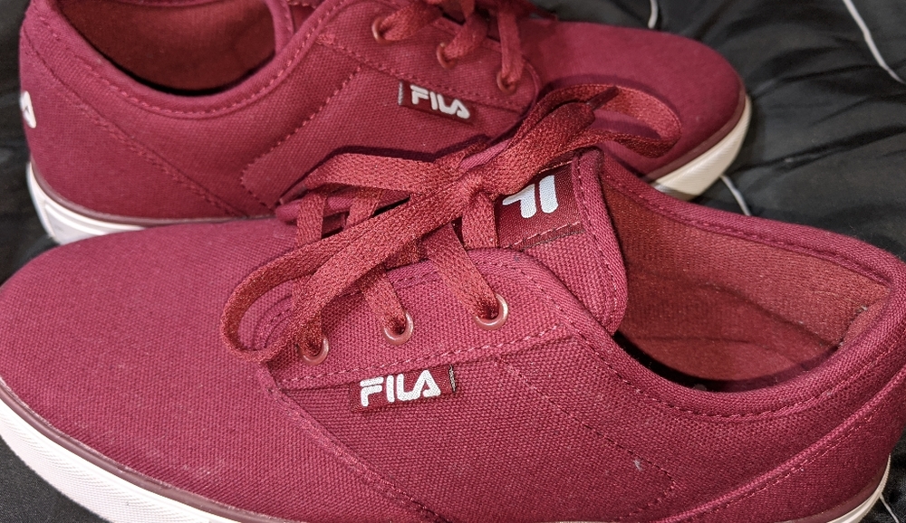Fila Women's Size 8 Burgundy Maroon Red Sneakers